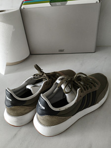 *Adidas* размер-39(стелька-25см) (2 фото из 3)