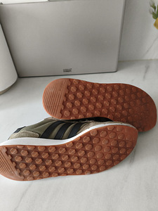 *Adidas* размер-39(стелька-25см) (3 фото из 3)