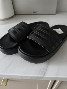 Ranna-, stiilsed plätud *Adidas* p42(27,5cm) (1 foto / 3)