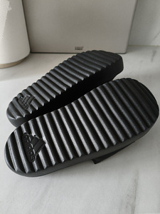 Ranna-, stiilsed plätud *Adidas* p42(27,5cm) (3 foto / 3)
