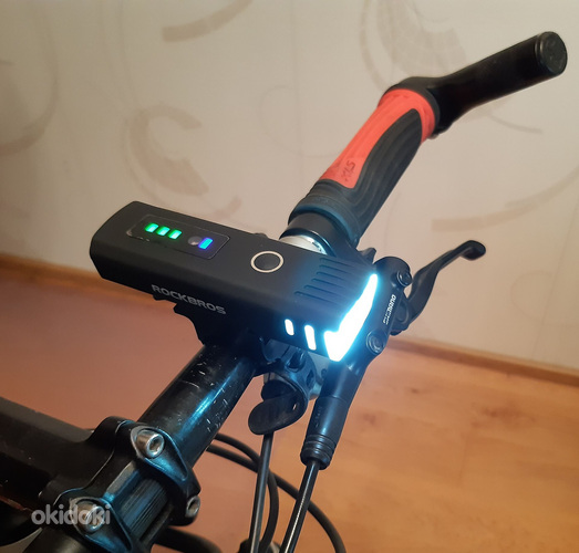 аккумуляторная велосипедная лампа ROCKBROS QD-250 (фото #4)