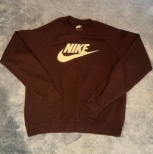 Nike pusa (1 foto / 4)