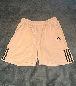 Adidas lühikesed püksid (1 foto / 6)