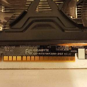 GTX 750 Ti (5 foto / 5)