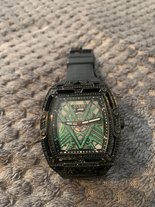 Guess kellad (1 foto / 2)