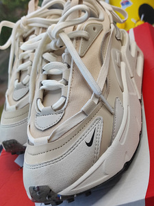 Müüa uued Nike tossud (suurus 38 on väike) (4 foto / 10)