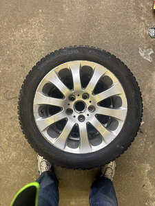 4 диска BMW R17 + шипованная резина Nokian 225/50 R17 (2 фото из 8)