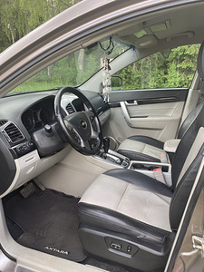 Chevrolet Captiva (8 foto / 9)