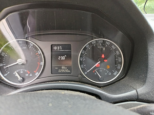 Продается Škoda Octavia (9 фото из 15)