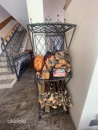 Mydään takorautainen hyllystö