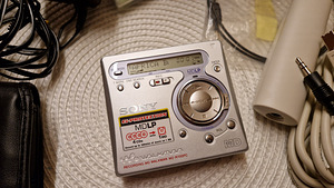 Sony MZ-R700PC recording minidisc walkman (2 foto / 5)