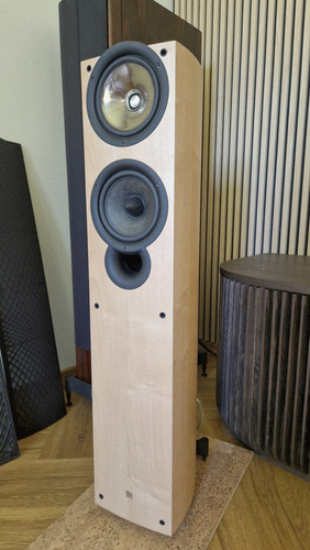 Напольные колонки KEF iQ5 (клен)