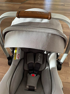 Nuna Pipa Next turvahäll + isofix alus (4 foto / 8)