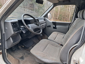 Volkswagen Caravelle (5 фото из 7)