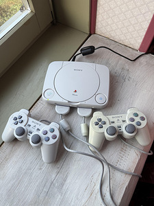 Playstation One (PS1 Slim) NAGU UUS! (1 foto / 8)