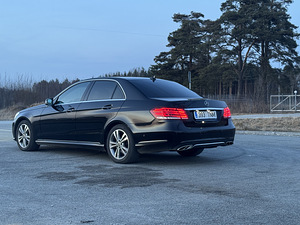Mercedes-Benz E220 (2 фото из 15)