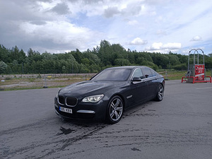 BMW 730D (1 фото из 11)