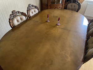Klassikaline täispuidust söögilauakomplekt – laud + 6 nahkto (2 foto / 5)