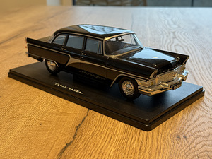 Модель GAZ-13 «Чайка» 1/24 (1 фото из 2)