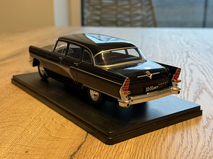 Модель GAZ-13 «Чайка» 1/24 (2 фото из 2)