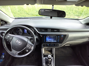 Toyota Auris 2016 (7 foto / 7)