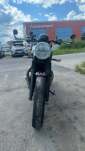 Triumph Street Twin 900 2018 (6 foto / 10)