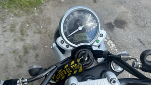 Triumph Street Twin 900 2018 (7 foto / 10)