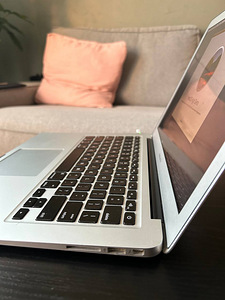 MacBook Air (13-inch, 2017) (5 foto / 5)