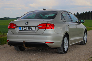 Volkswagen Jetta (3 foto / 10)