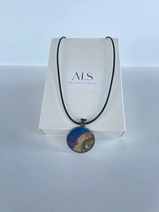 Käsitsi valmistatud medaljon, teostatud fluid art tehnikas. (2 foto / 6)