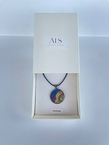 Käsitsi valmistatud medaljon, teostatud fluid art tehnikas. (6 foto / 6)