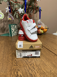 Adidas marvel tossud (1 foto / 7)
