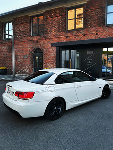 BMW E93 M-Pakett Shadow-line Logic 7 3.0 170kW (6 foto / 13)