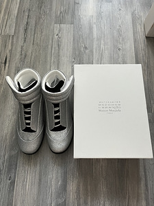 Maison Margiela Futures (1 foto / 1)