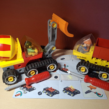 Kahe auto konstruktor