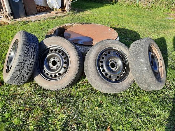 NOKIAN 195/65 R15 (Опель Зафира)