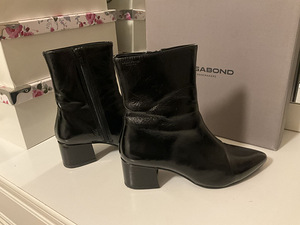 Vagabond nagu uued lakknahast saapad s.37. (8 foto / 10)