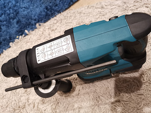 Новый аккумуляторный перфоратор Makita DHR242Z — без аккумулятора (5 фото из 5)