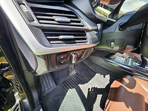 Продается BMW Xdrive 40d 3.0 230kW x5 comfort (11 фото из 12)