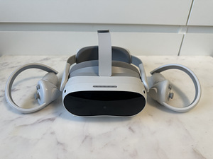 VR-очки PICO 4 (1 фото из 8)