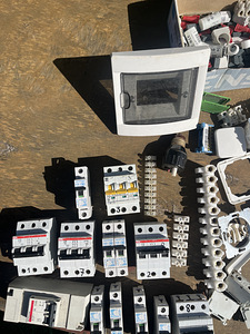 Suur elektrimaterjalide komplekt – ABB, GE, Berke (3 foto / 10)