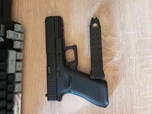 Airsoft glock 17 gen 4 WE (2 foto / 3)