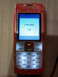 Nupu telefon Sony Ericsson vana kuid heas töökorras (1 foto / 3)