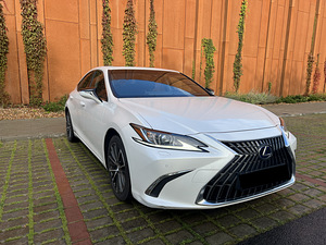 BOLT AUTORENT LEXUS ES300H HYBRID+LPG PREMIUM (1 foto / 10)