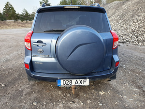 Toyota Rav 4 (4 foto / 12)