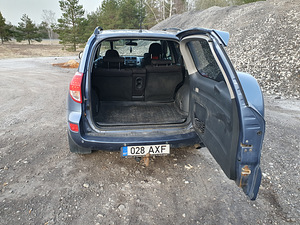 Toyota Rav 4 (9 foto / 12)