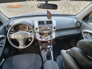 Toyota Rav 4 (12 foto / 12)