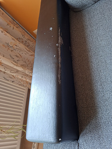 Kulumisjälgedega kasutanud diivan (2 foto / 5)
