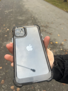 iPhone 11 (2 foto / 4)