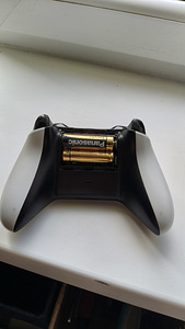 Беспроводной геймпад Xbox One (белый) (2 фото из 2)